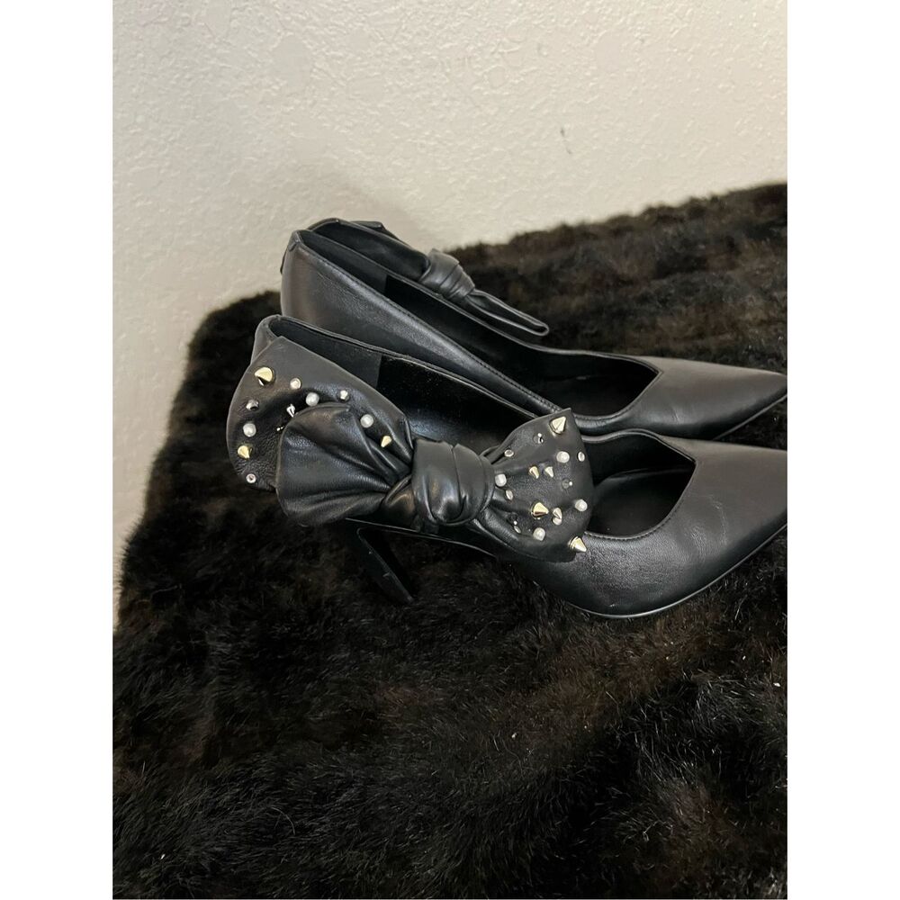 Nine West Womens Quotate Leather Pump studded heels 8.5